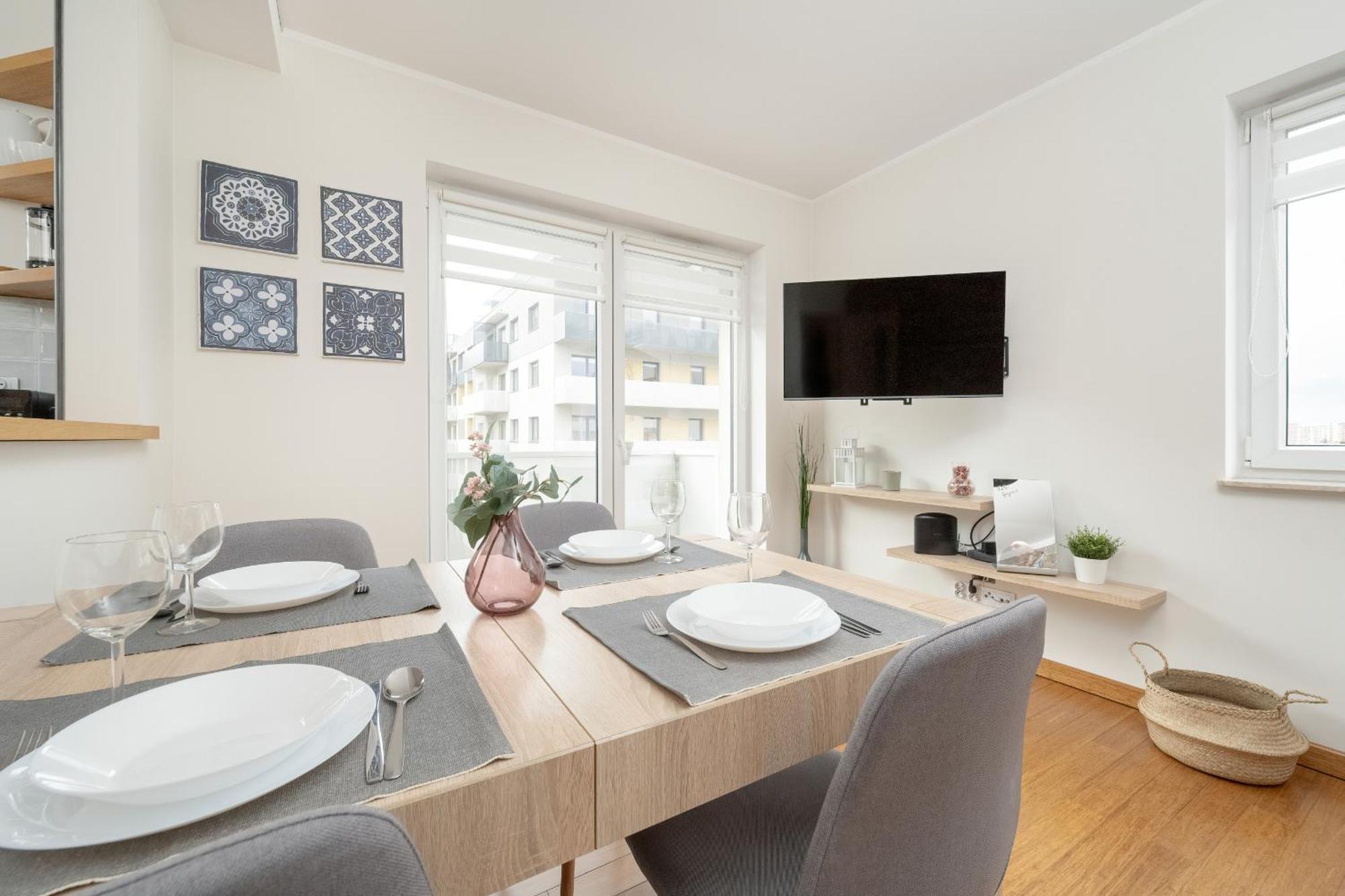 One Bedroom Apartment Nadodrze With Free Garage Wroclaw By Noclegi Renters 외부 사진