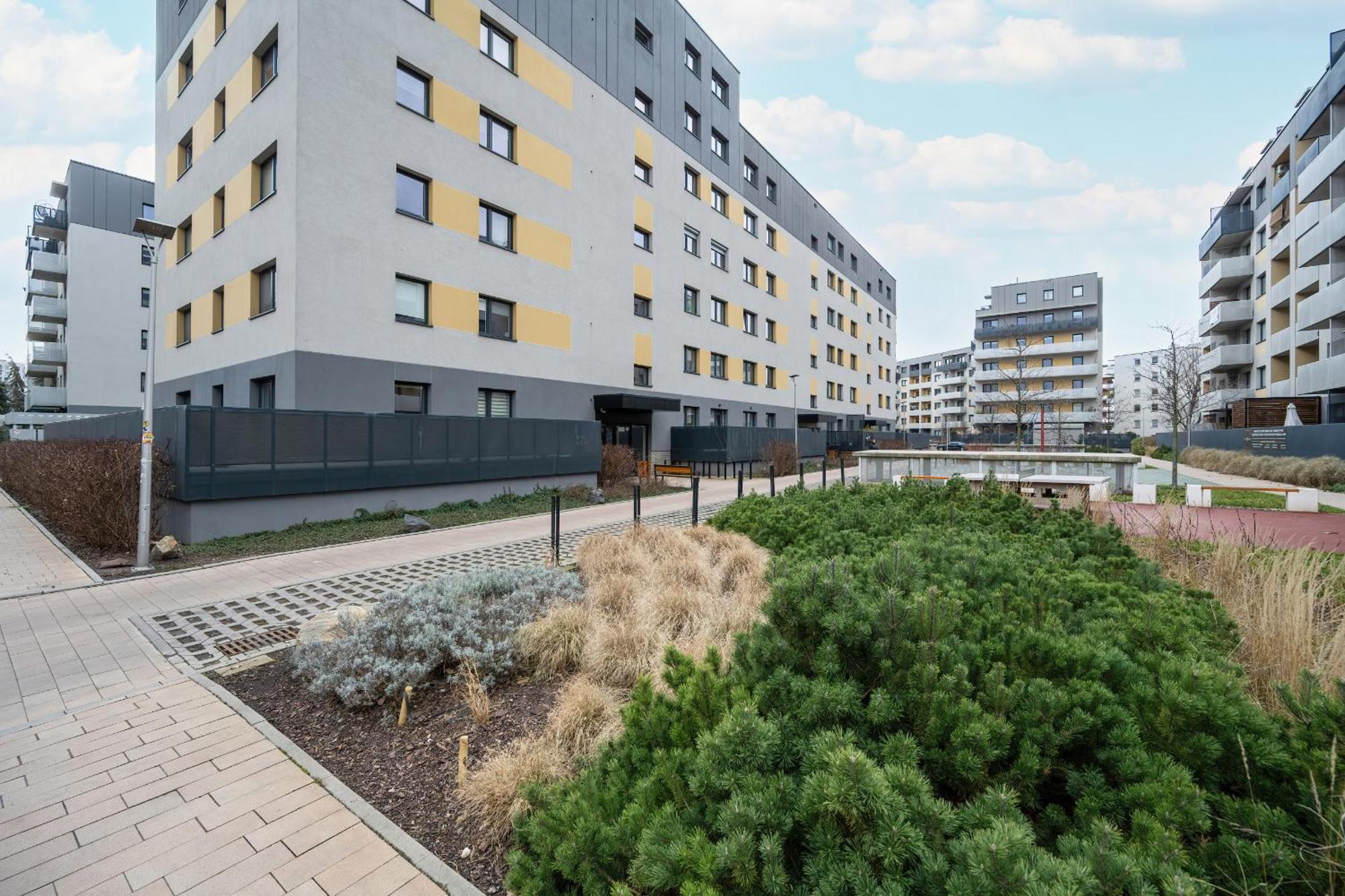 One Bedroom Apartment Nadodrze With Free Garage Wroclaw By Noclegi Renters 외부 사진