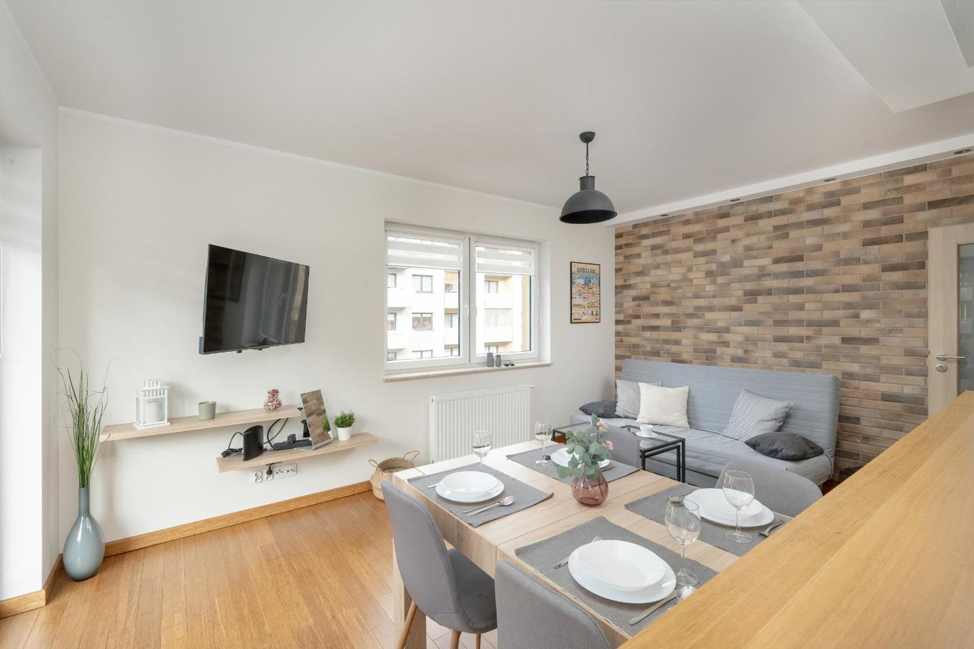 One Bedroom Apartment Nadodrze With Free Garage Wroclaw By Noclegi Renters 외부 사진