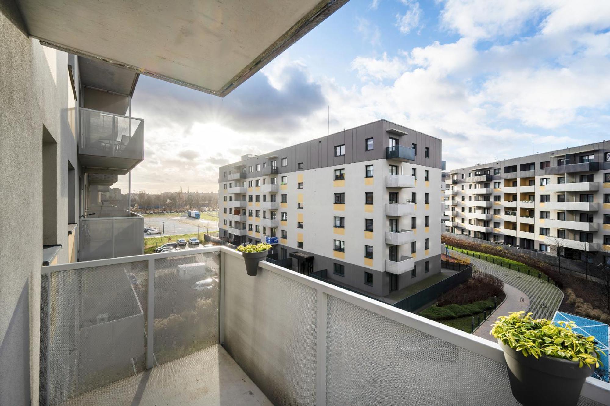 One Bedroom Apartment Nadodrze With Free Garage Wroclaw By Noclegi Renters 외부 사진