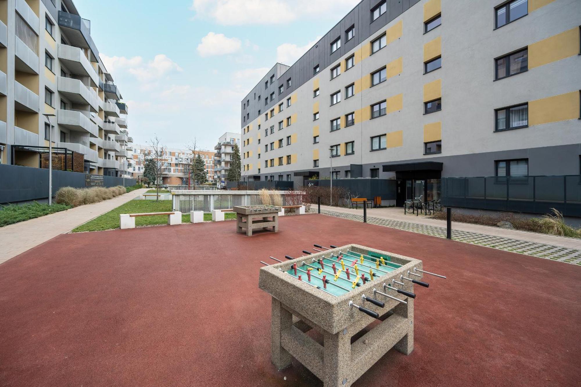One Bedroom Apartment Nadodrze With Free Garage Wroclaw By Noclegi Renters 외부 사진