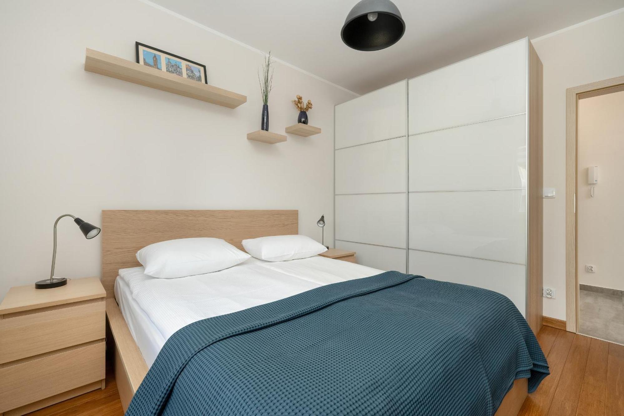 One Bedroom Apartment Nadodrze With Free Garage Wroclaw By Noclegi Renters 외부 사진