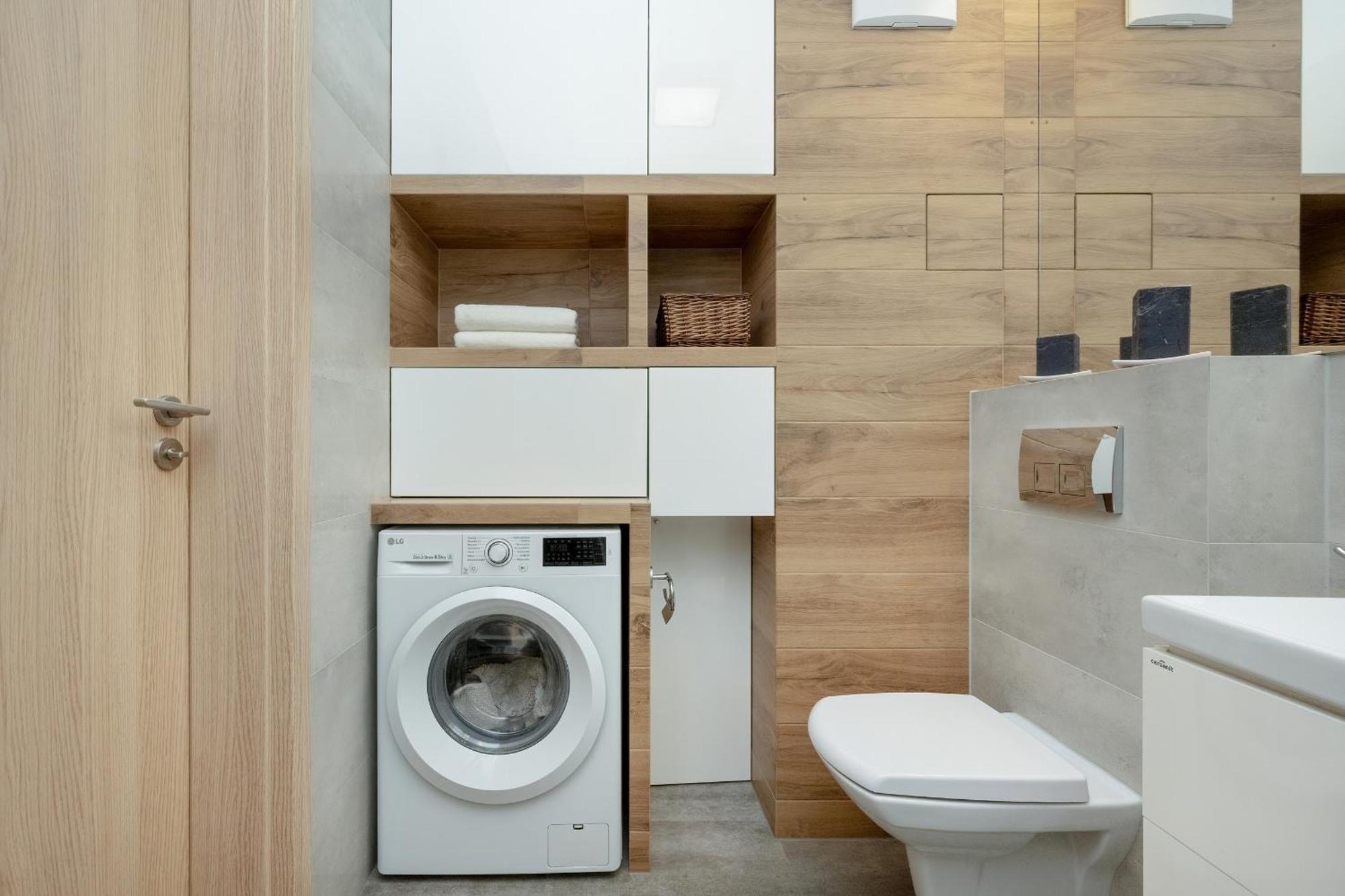 One Bedroom Apartment Nadodrze With Free Garage Wroclaw By Noclegi Renters 외부 사진